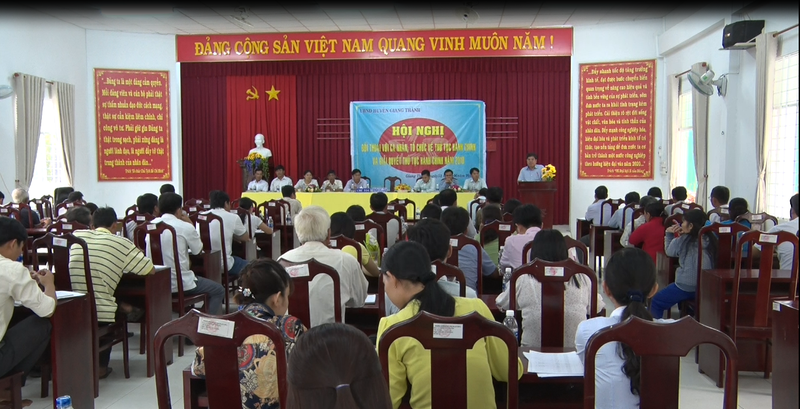 hoi truong phia sau.png